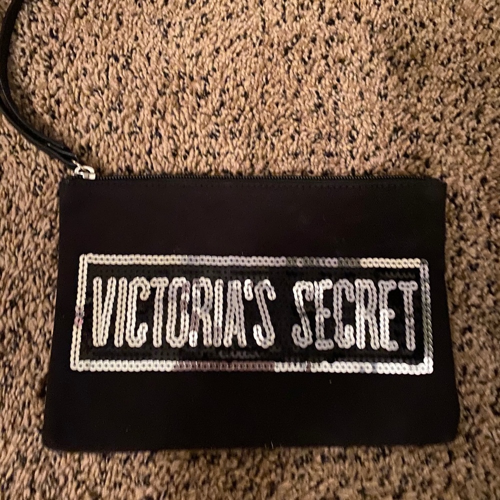 Make up bag or wrist clutch